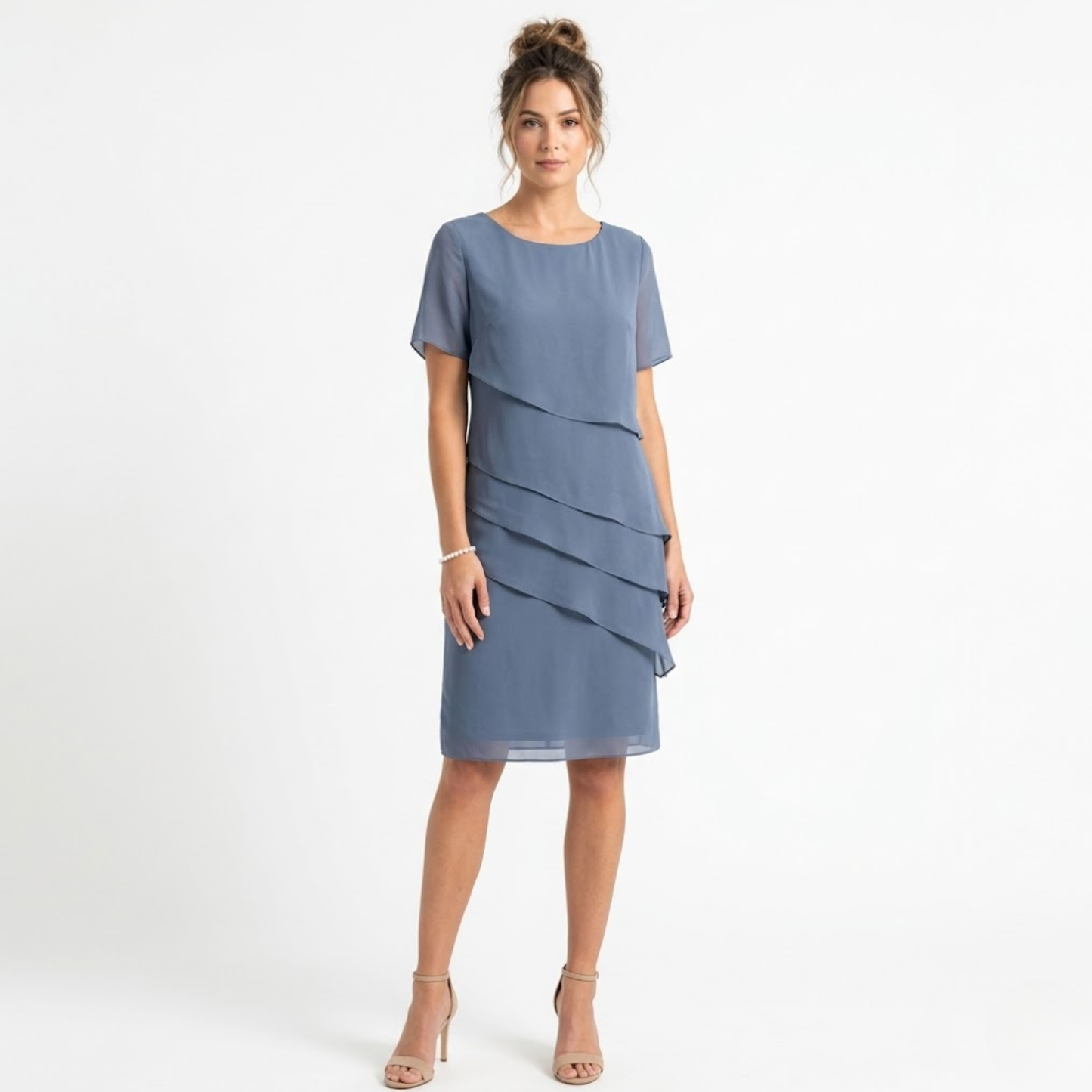 Elegant Evening Dress in Chiffon with Layered Ruffles and Round Neckline