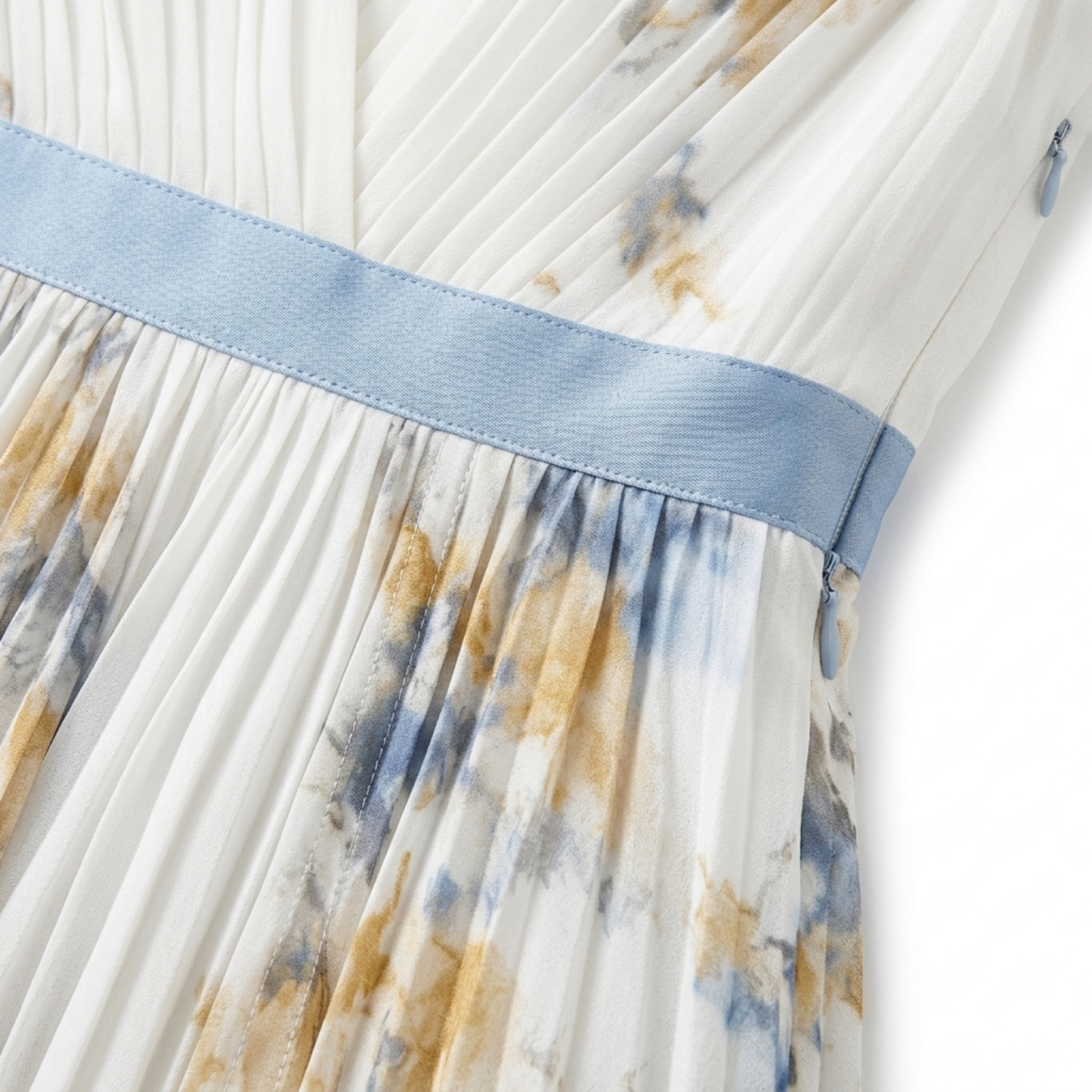 Mid-length floral dress — V-neck and pleated skirt with pockets — vacation