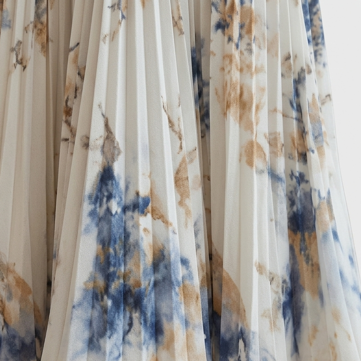Mid-length floral dress — V-neck and pleated skirt with pockets — vacation
