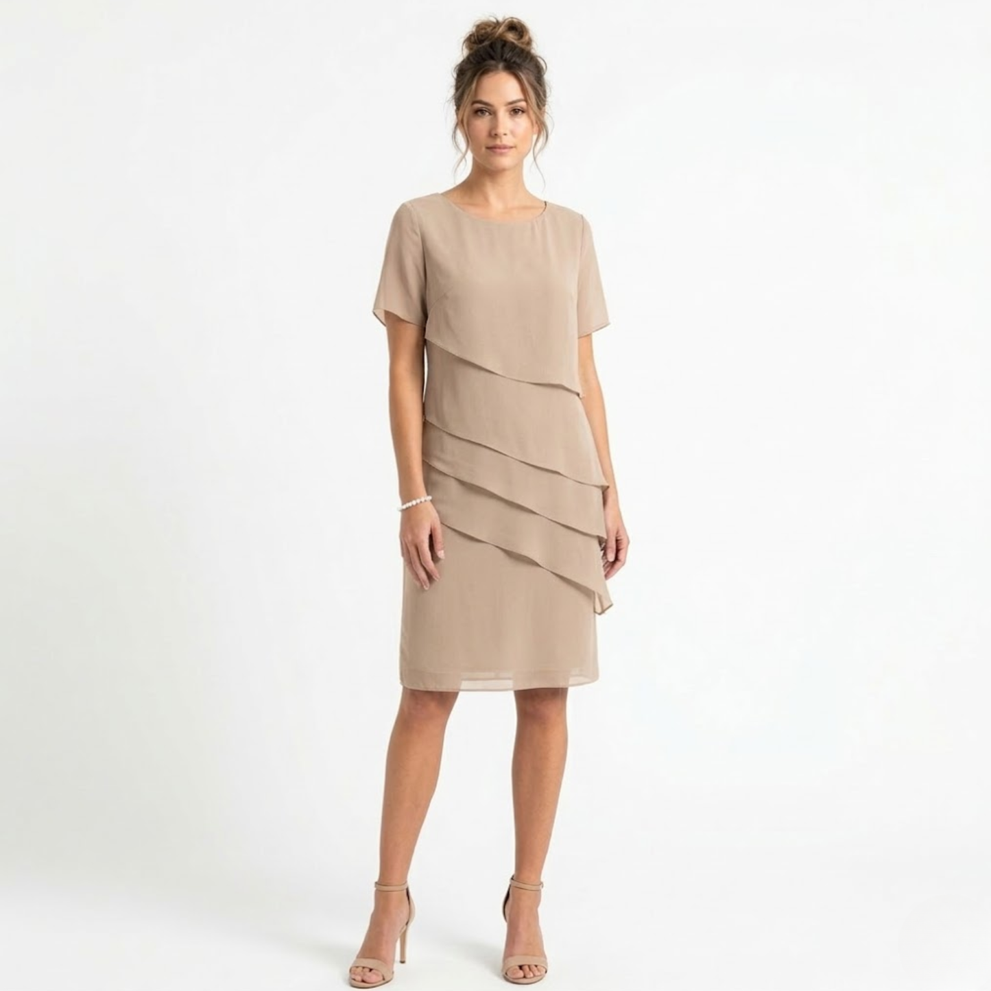 Elegant Evening Dress in Chiffon with Layered Ruffles and Round Neckline