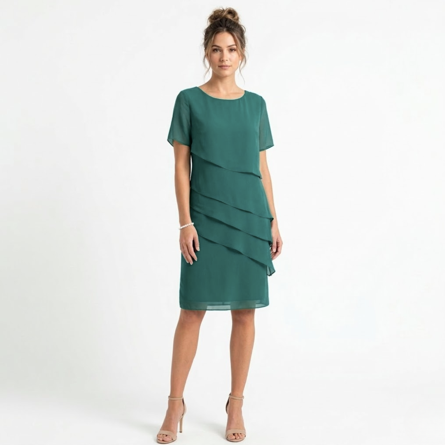 Elegant Evening Dress in Chiffon with Layered Ruffles and Round Neckline