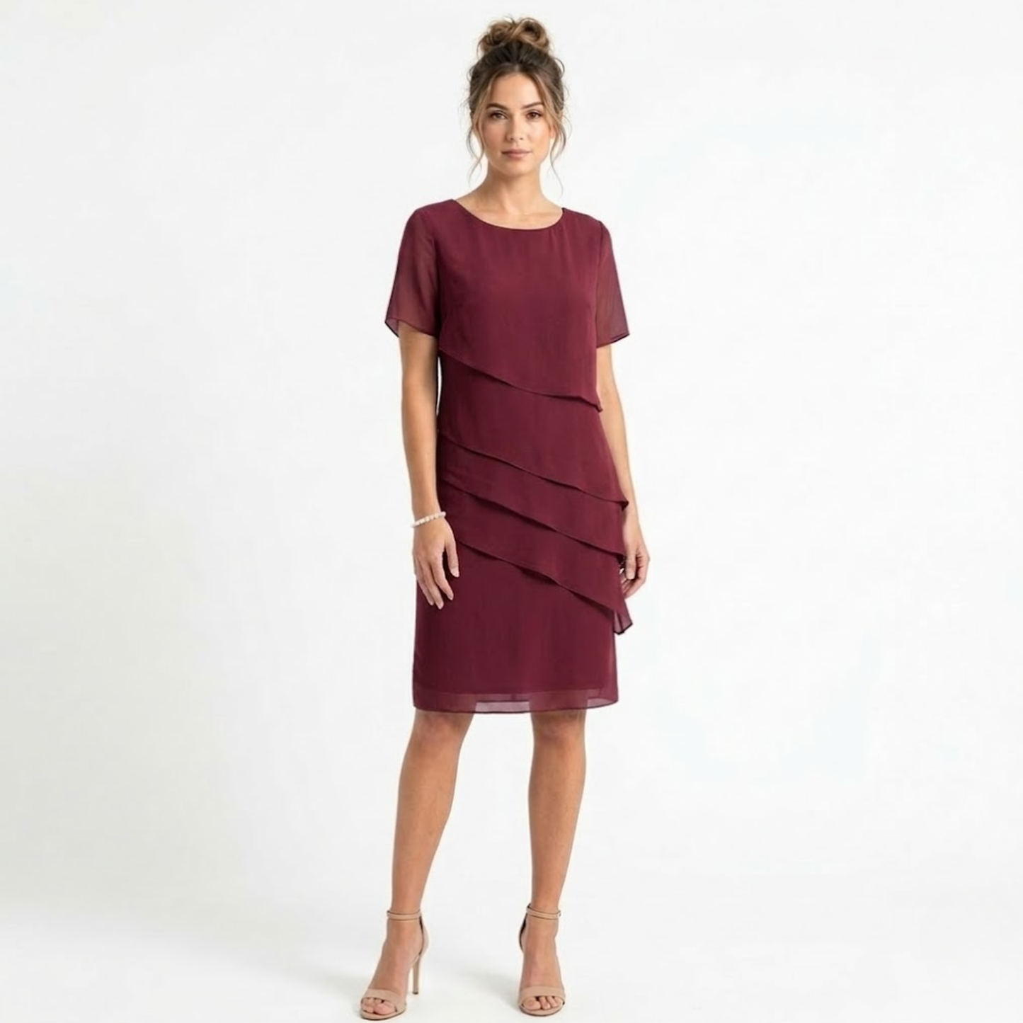 Elegant Evening Dress in Chiffon with Layered Ruffles and Round Neckline